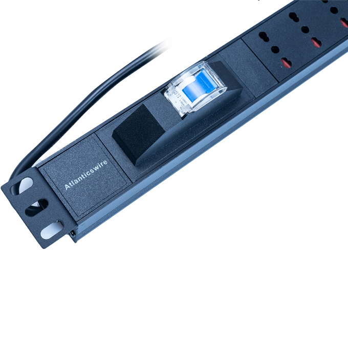 Unidad de distribución de energía - PDU Vertical 9 Enchufes 10/16A para Rack/Bastidor de 19" con Protección